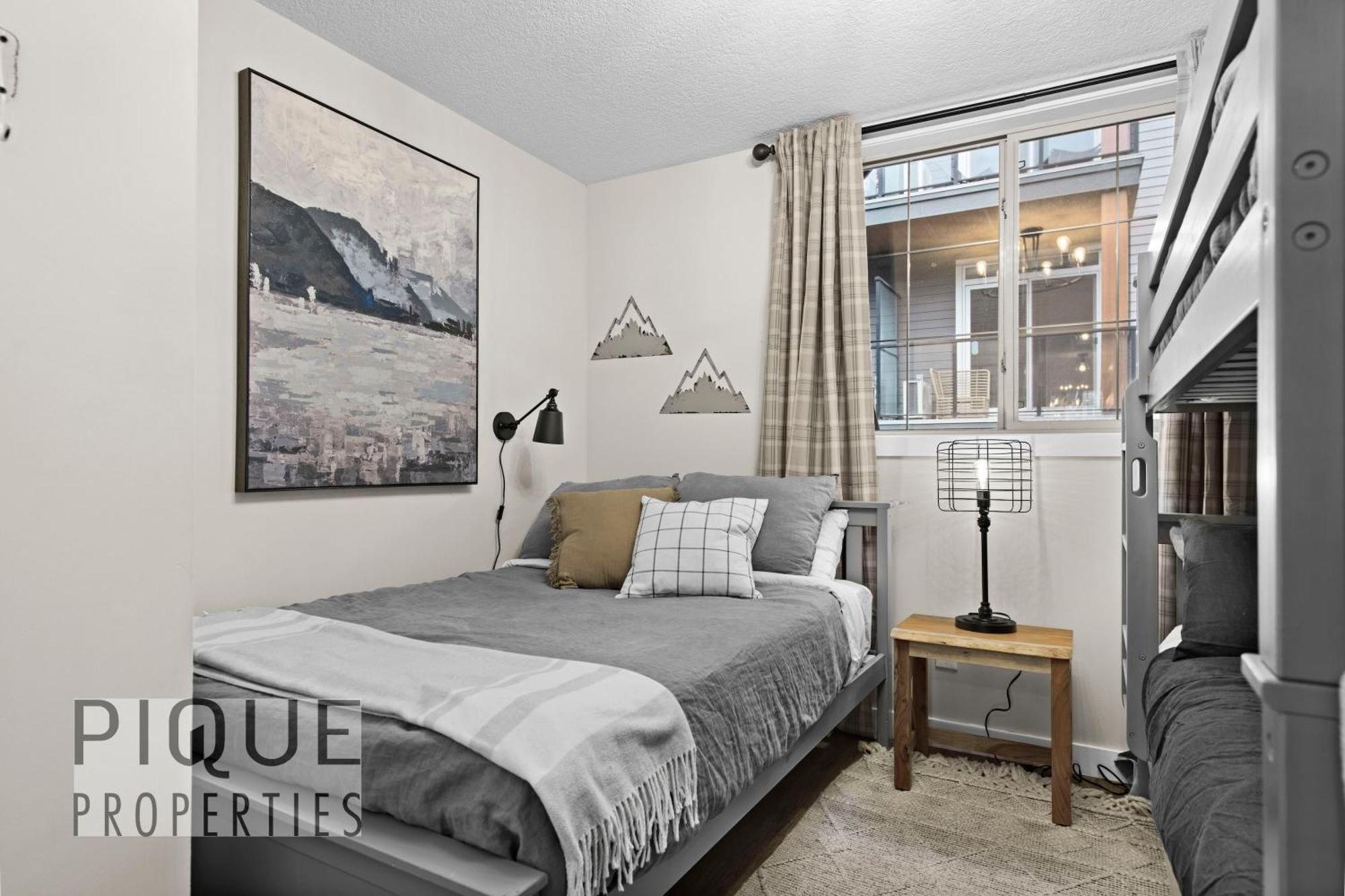 Mystic Mountain Chalet, Heated Outdoor Pool & Hot Tub, Free Parking, Fast Wifi! Canmore Exteriör bild
