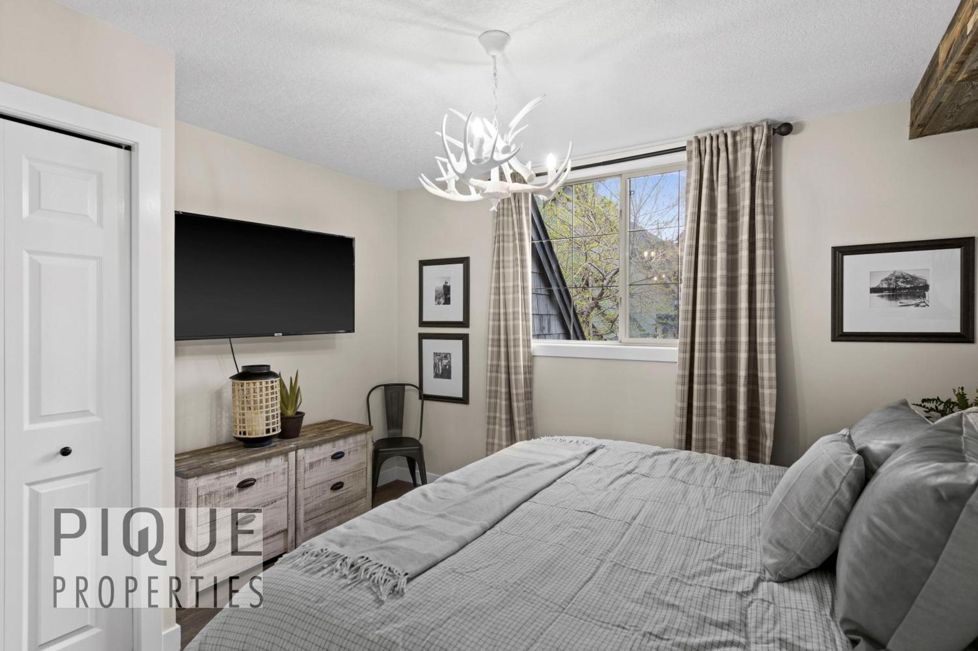 Mystic Mountain Chalet, Heated Outdoor Pool & Hot Tub, Free Parking, Fast Wifi! Canmore Exteriör bild