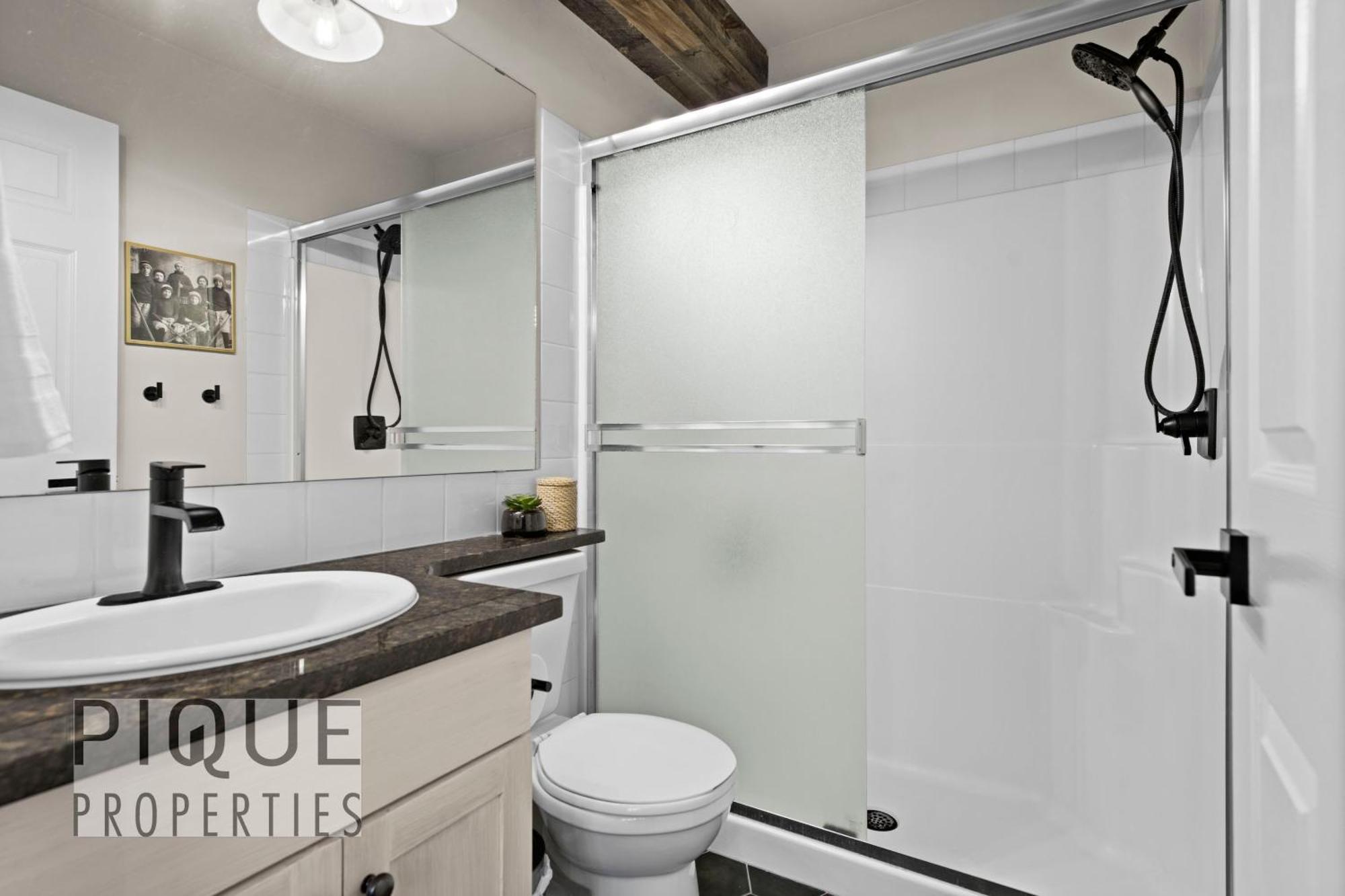 Mystic Mountain Chalet, Heated Outdoor Pool & Hot Tub, Free Parking, Fast Wifi! Canmore Exteriör bild