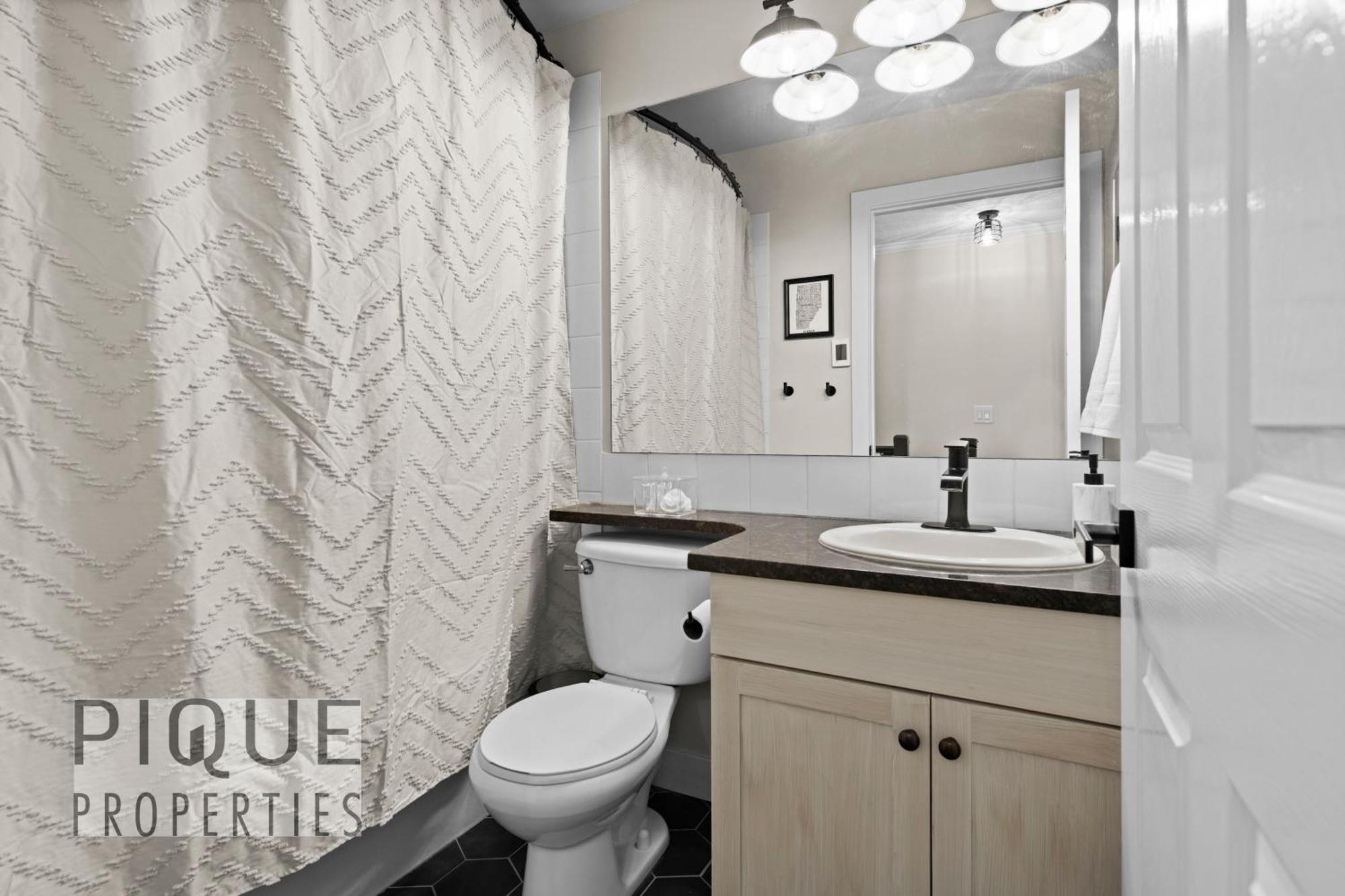 Mystic Mountain Chalet, Heated Outdoor Pool & Hot Tub, Free Parking, Fast Wifi! Canmore Exteriör bild