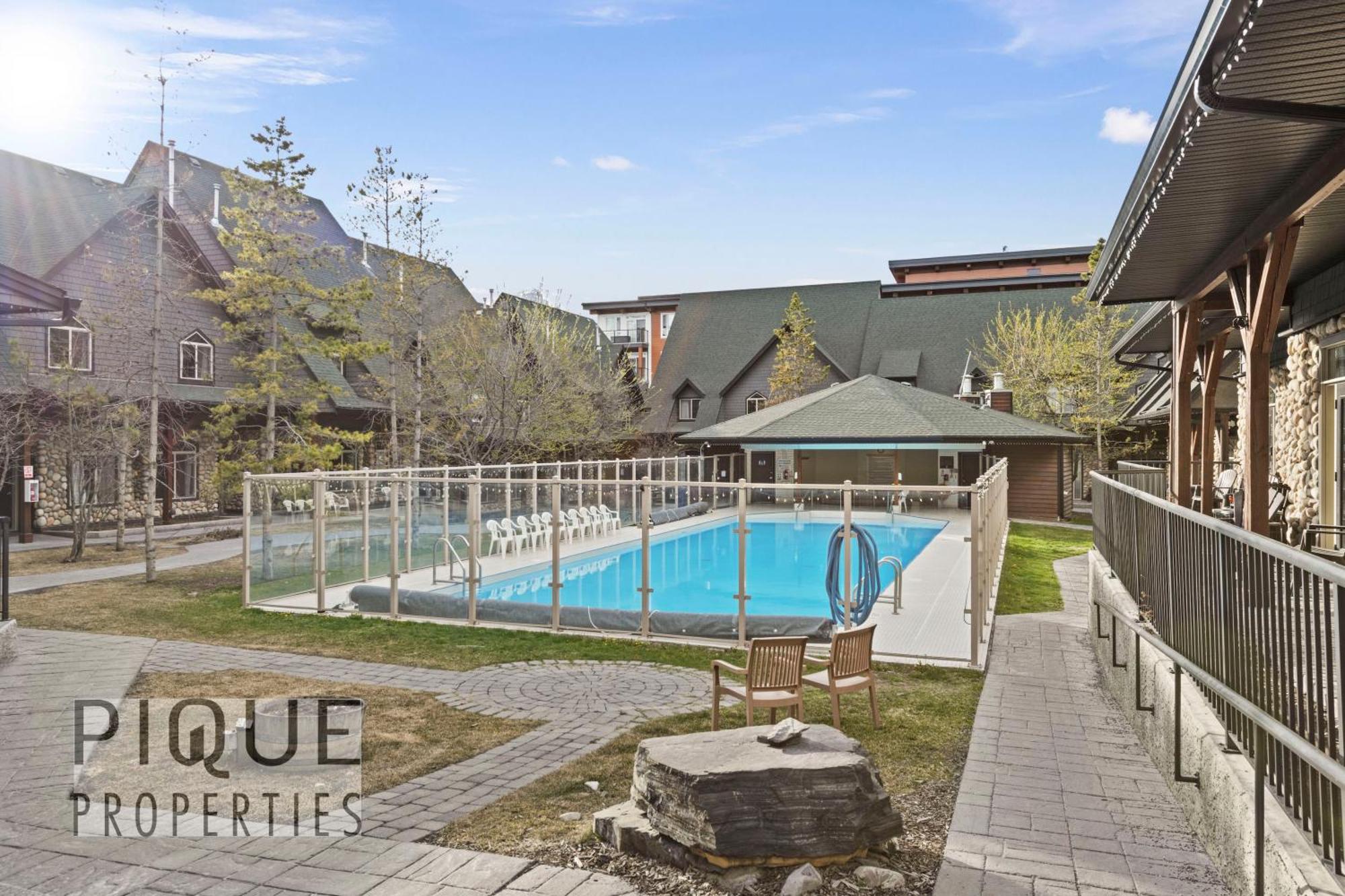 Mystic Mountain Chalet, Heated Outdoor Pool & Hot Tub, Free Parking, Fast Wifi! Canmore Exteriör bild