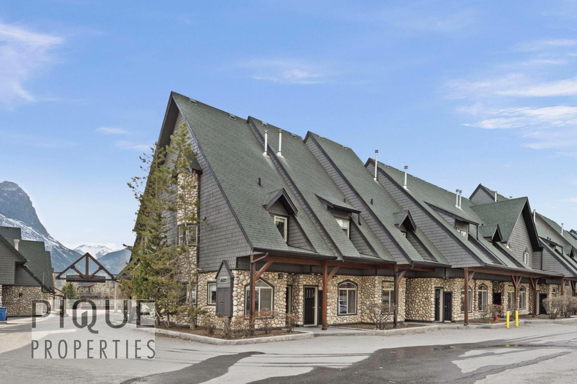 Mystic Mountain Chalet, Heated Outdoor Pool & Hot Tub, Free Parking, Fast Wifi! Canmore Exteriör bild