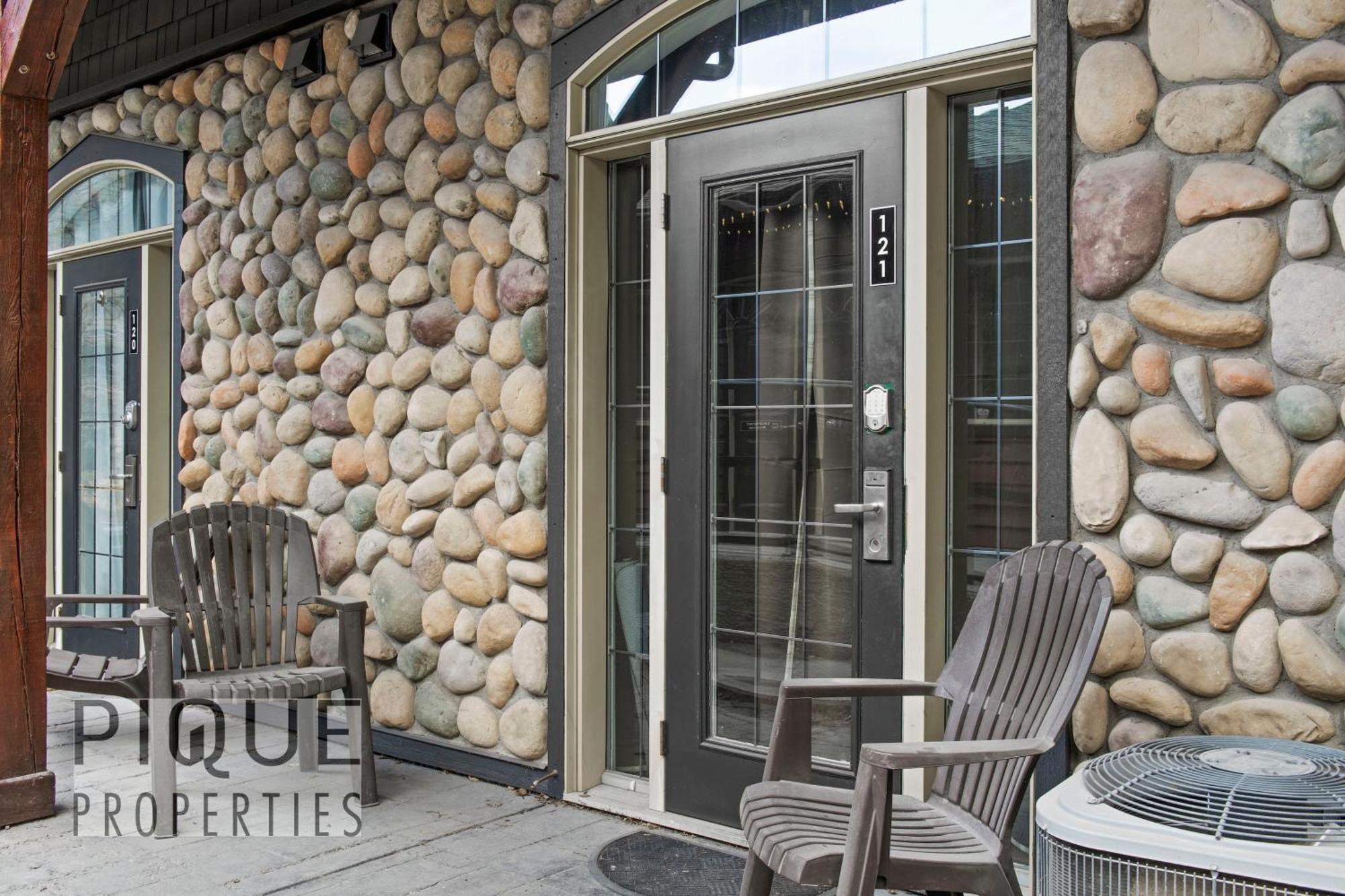 Mystic Mountain Chalet, Heated Outdoor Pool & Hot Tub, Free Parking, Fast Wifi! Canmore Exteriör bild