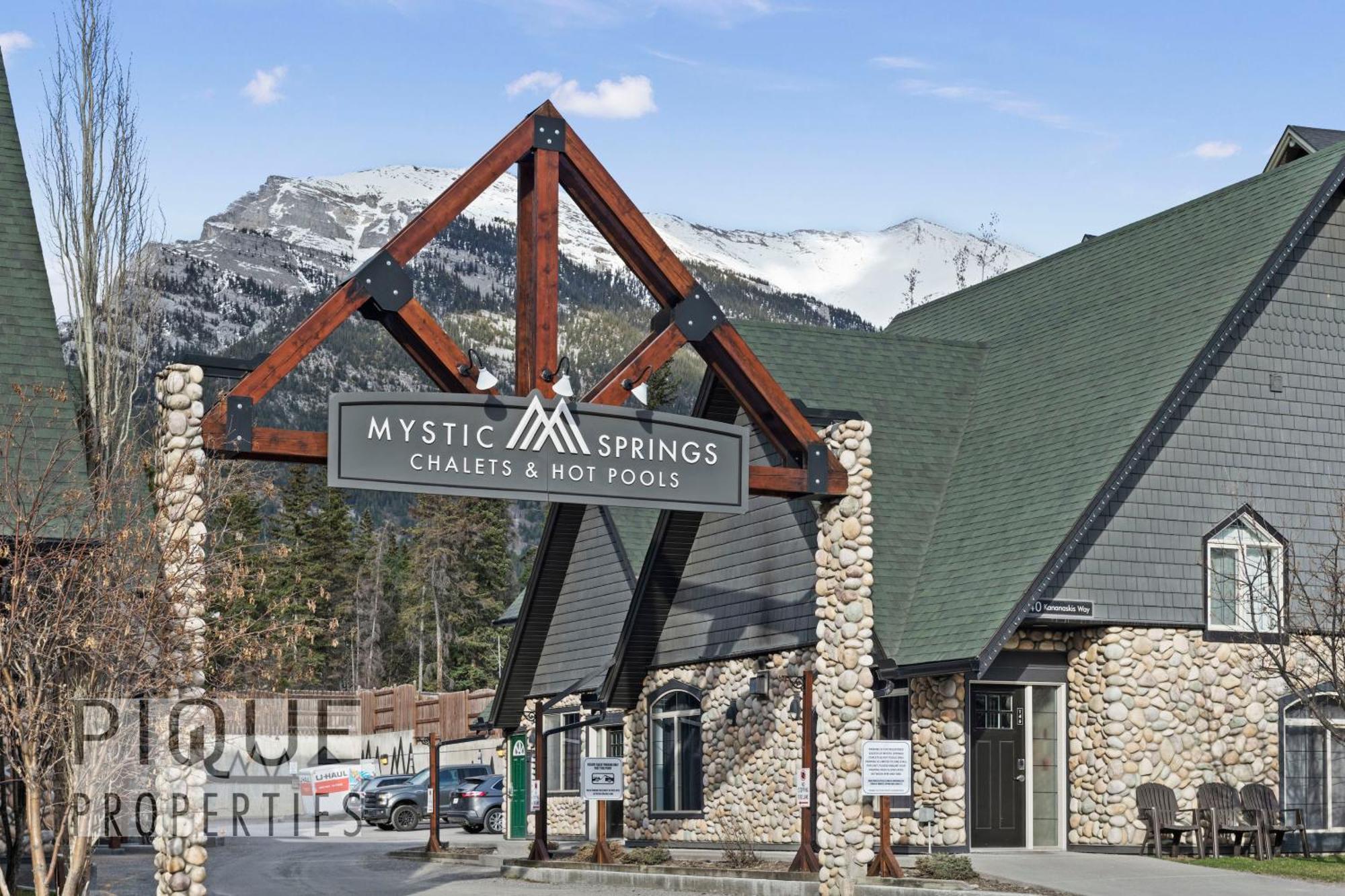 Mystic Mountain Chalet, Heated Outdoor Pool & Hot Tub, Free Parking, Fast Wifi! Canmore Exteriör bild
